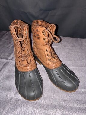NWOT Brown Duck Boots with Leopard Trim Tommy Hilfiger size 8